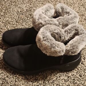 Women's Black Faux Fur Lined Sketchers Ankle Booties So Cute 😍